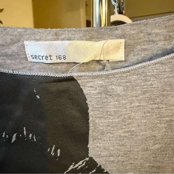 Image of Audrey Hepburn Gray Tee - Picture 4 of 4